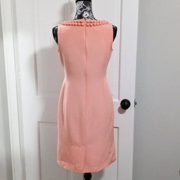 💎Talbots💎 - Peach Oversized Pearl Button Neck Sleeveless Sheath Dress - Picture 2 of 13